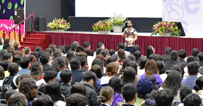 Farid Dieck dicta conferencia “inspiración” a estudiantes de Matamoros.