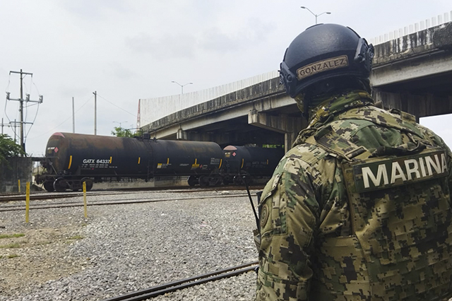 López Obrador ordena expropiación de tramo ferroviario Coatzacoalcos – Medias Aguas https://newsweekespanol.com/2023/05/lopez-obrador-ordena-expropiacion-de-tramo-ferroviario-coatzacoalcos-medias-aguas/