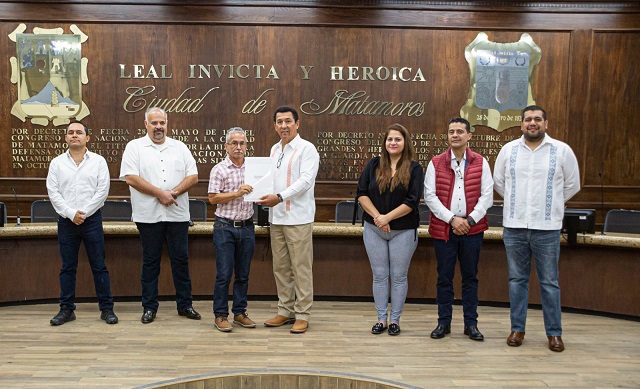 Encabeza Alcalde Mario López entrega de escrituras de INSUS a familias de diferentes colonias populares.