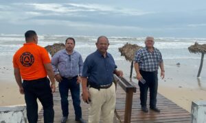 Autoridades municipales exhortan a familias de Playa Bagdad, a enfrentar tormenta en refugios temporales