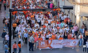 Sistema DIF y la Secretaría de Bienestar Social encabezan la caminata "Caminando Juntas".