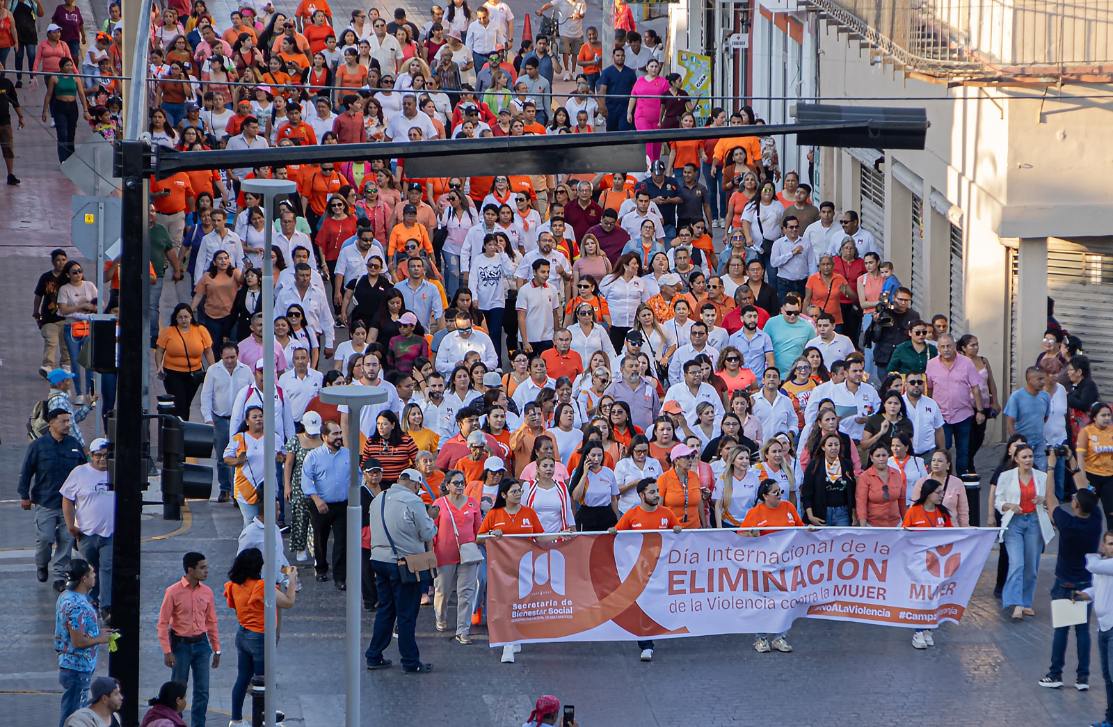 Sistema DIF y la Secretaría de Bienestar Social encabezan la caminata "Caminando Juntas".