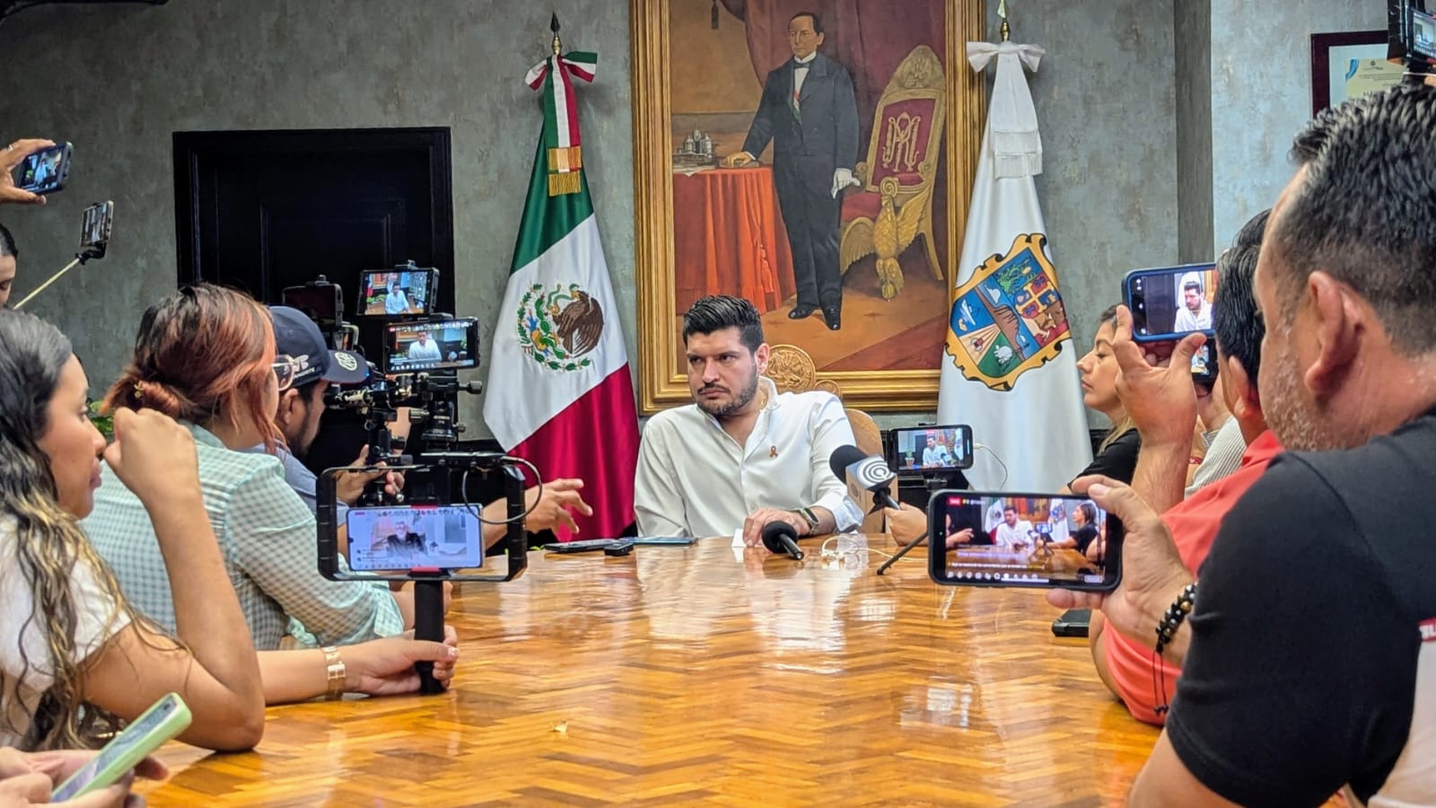 Acuerdan gobierno municipal y carretoneros que no volverán a recolectar basura con equinos