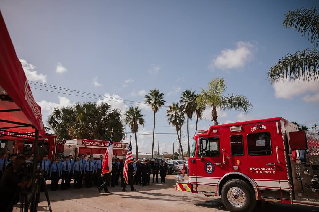 Bomberos de Matamoros reciben donación de equipo por parte de Brownsville Fire Department.