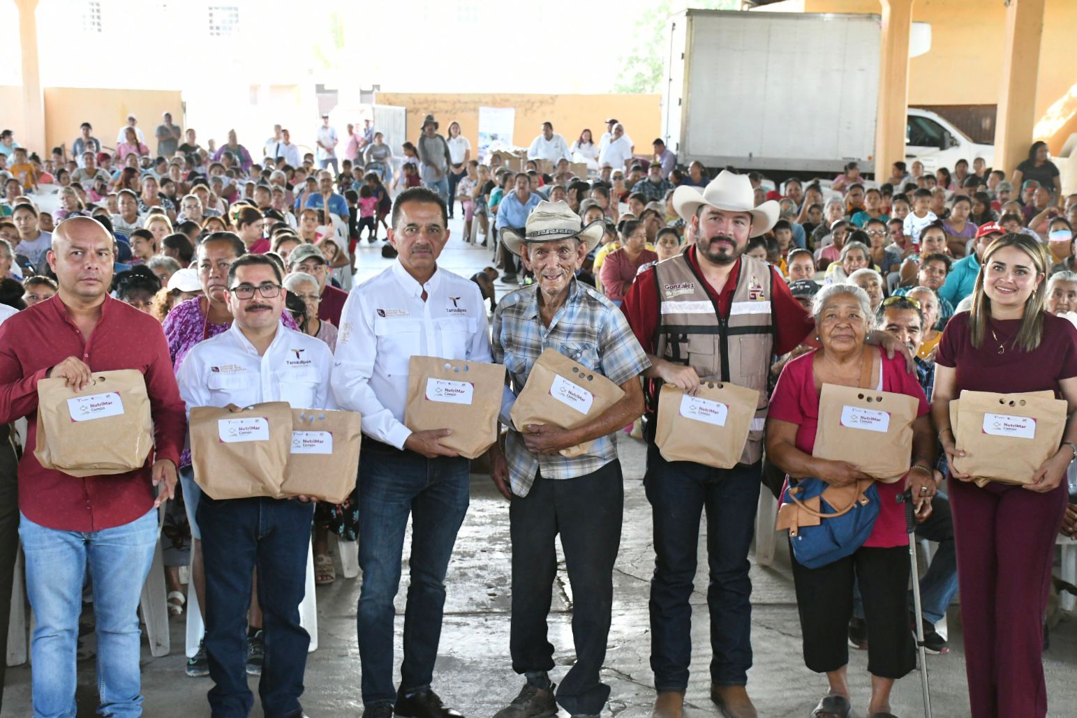 Entrega Desarrollo Rural una tonelada de filete de pescado.