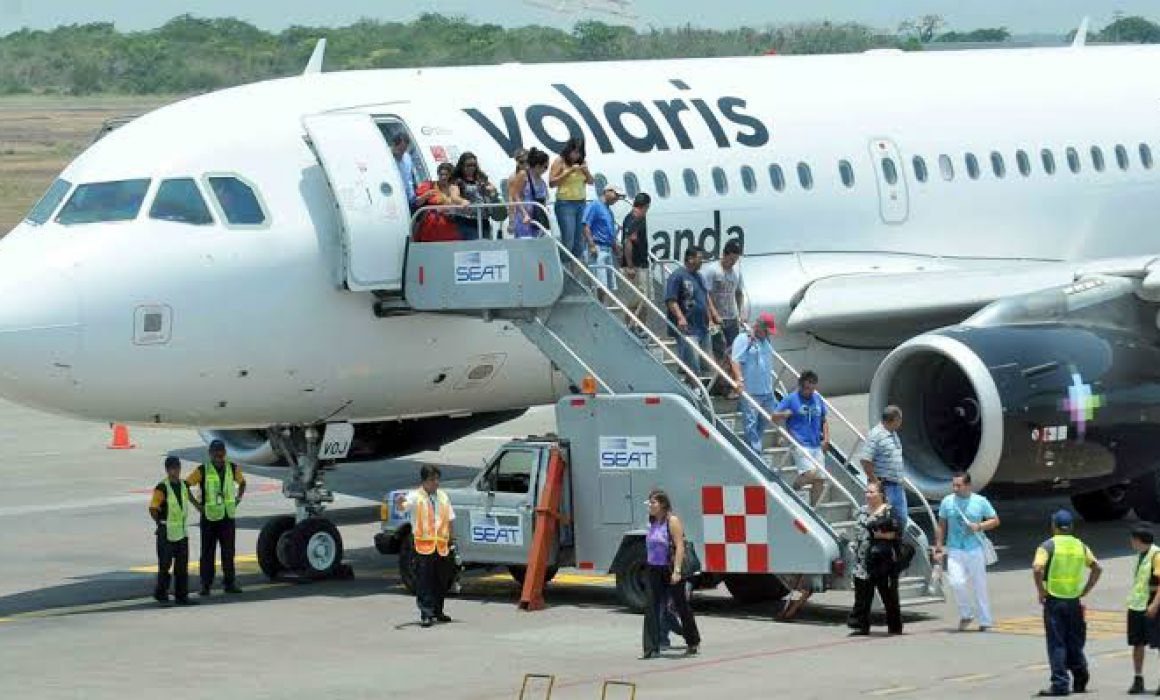 Sujeto intenta secuestrar avión de Volaris; es detenido