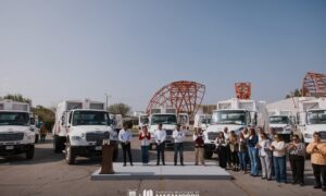 Entrega alcalde Alberto Granados nuevos camiones compactadores para reforzar limpieza pública en Matamoros.