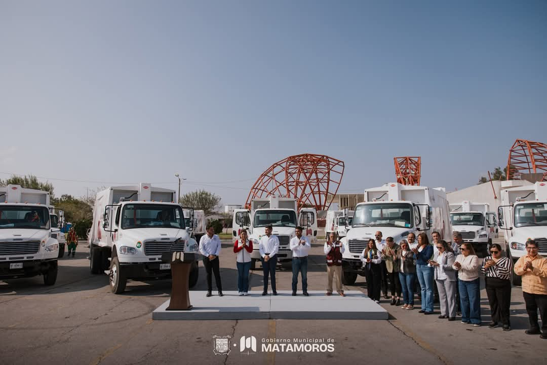 Entrega alcalde Alberto Granados nuevos camiones compactadores para reforzar limpieza pública en Matamoros.